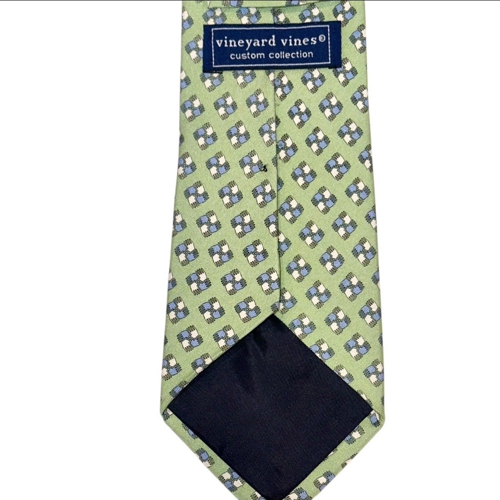 Vineyard Vines Mens Tie Silk Green Linked Hands Custom Handmade 61x3.75” USA - Picture 3 of 5